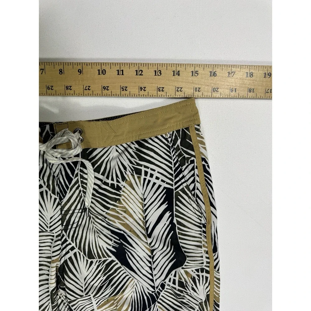 Vuori Cruise Boardshorts Mens 30 Floral Swim Shorts V314 Beach Surf Trunks